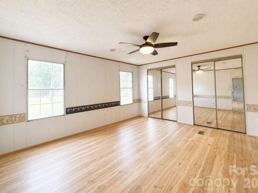 1062 Mill Creek Drive, Manning, SC 29102.  MLS# CAR4374424, YatesRealty ID 27013. 