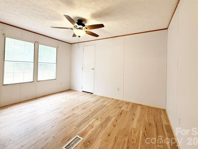 1062 Mill Creek Drive, Manning, SC 29102.  MLS# CAR4374424, YatesRealty ID 27013. 