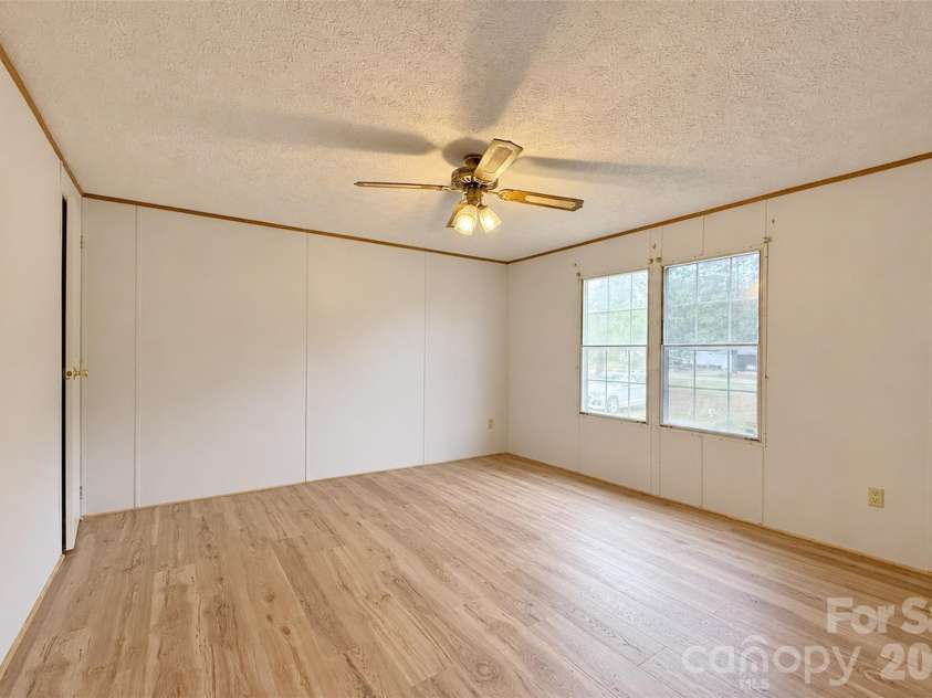 1062 Mill Creek Drive, Manning, SC 29102.  MLS# CAR4374424, YatesRealty ID 27013. 