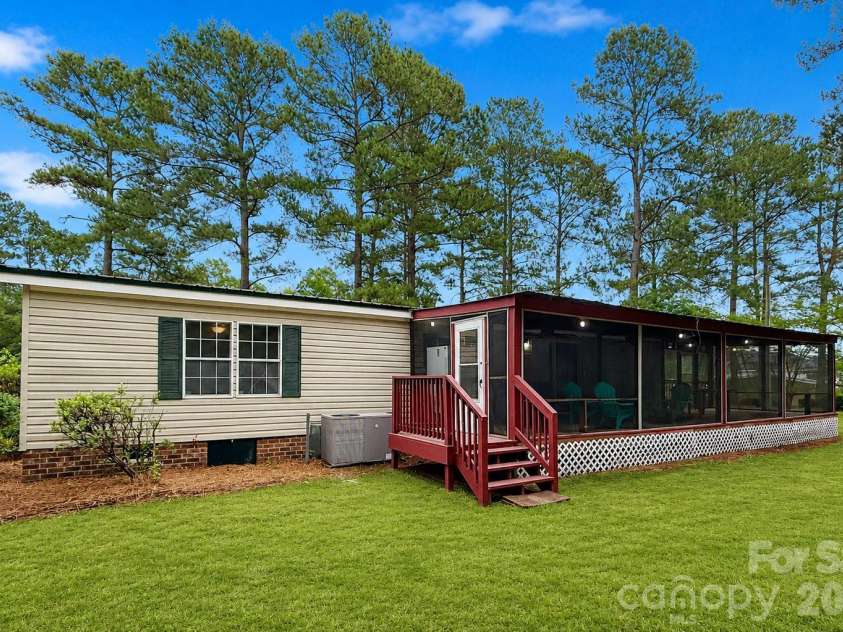 1062 Mill Creek Drive, Manning, SC 29102.  MLS# CAR4374424, YatesRealty ID 27013. 