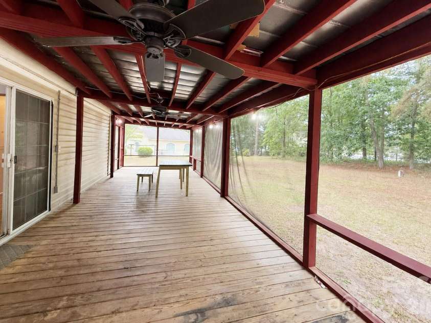1062 Mill Creek Drive, Manning, SC 29102.  MLS# CAR4374424, YatesRealty ID 27013. 