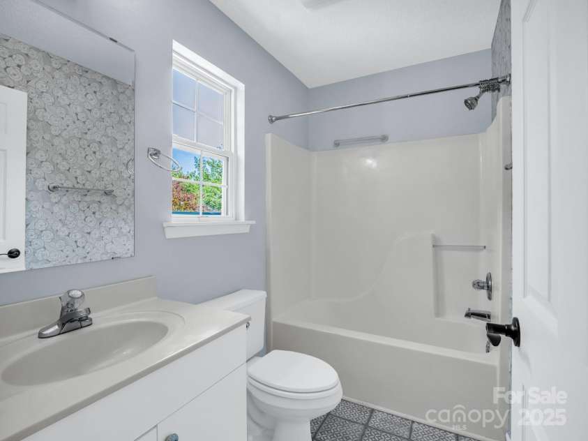 198 Sugarbush Point, Lake Lure, NC 28746.  MLS# CAR4275826, YatesRealty ID 27015. 