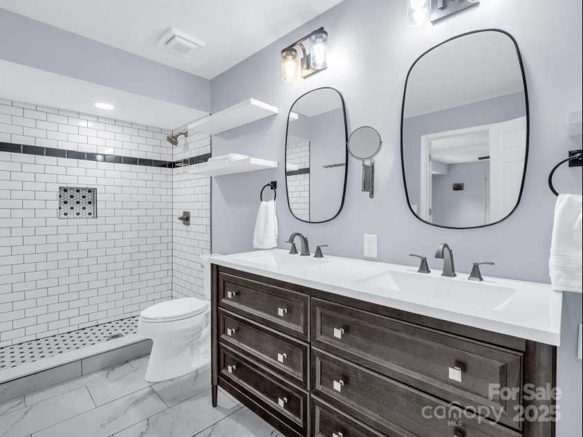 198 Sugarbush Point, Lake Lure, NC 28746.  MLS# CAR4275826, YatesRealty ID 27015. 