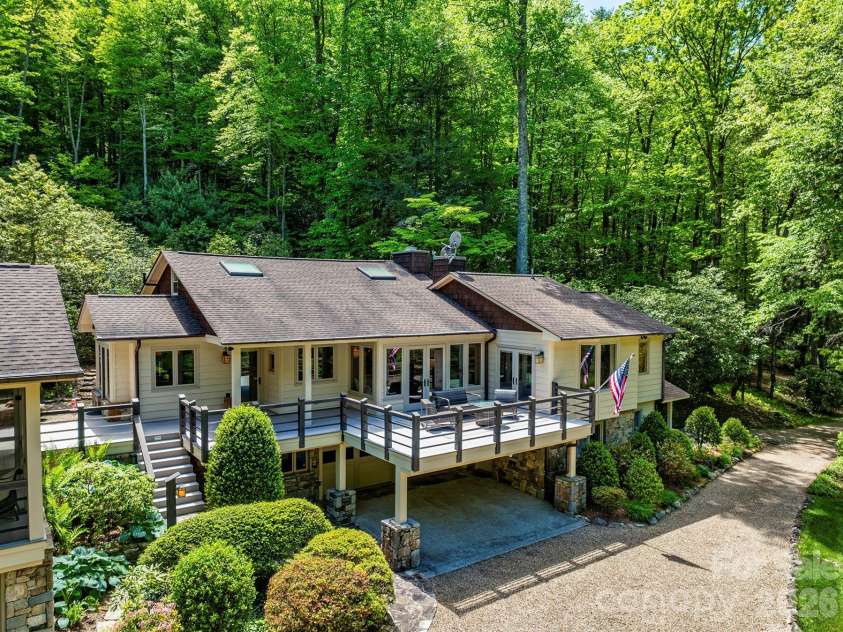 1213 Bull Pen Road, Cashiers, NC 28717.  MLS# CAR4388035, YatesRealty ID 27016. 