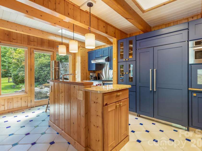 1213 Bull Pen Road, Cashiers, NC 28717.  MLS# CAR4388035, YatesRealty ID 27016. 