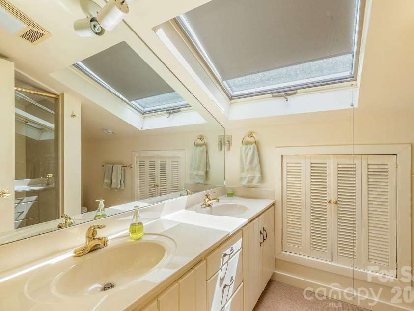 1213 Bull Pen Road, Cashiers, NC 28717.  MLS# CAR4388035, YatesRealty ID 27016. 
