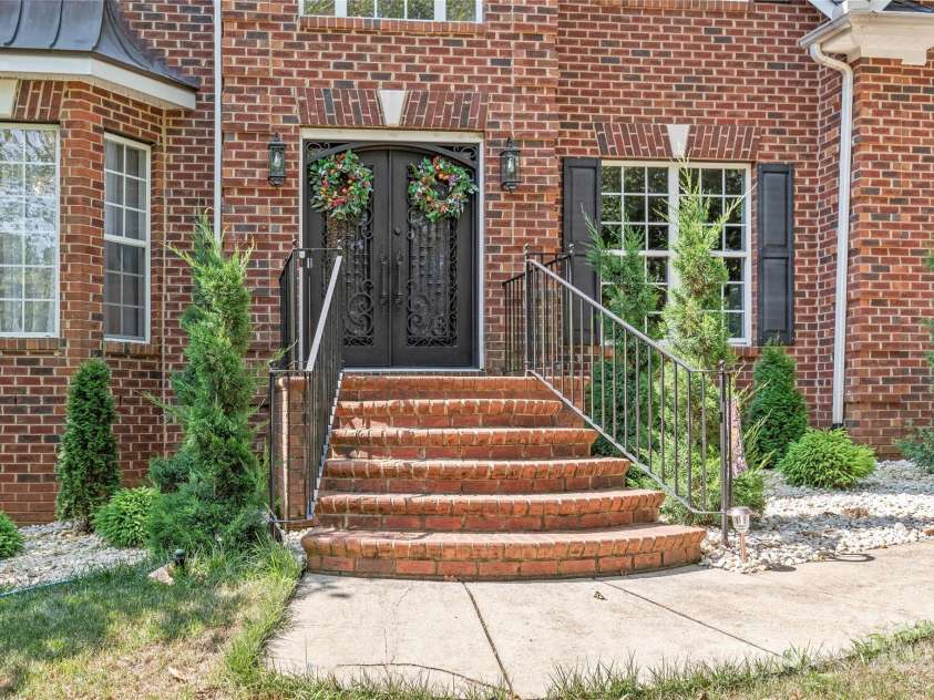 1008 Potters Bluff Road, Monroe, NC 28110.  MLS# CAR4283314, YatesRealty ID 27017. 