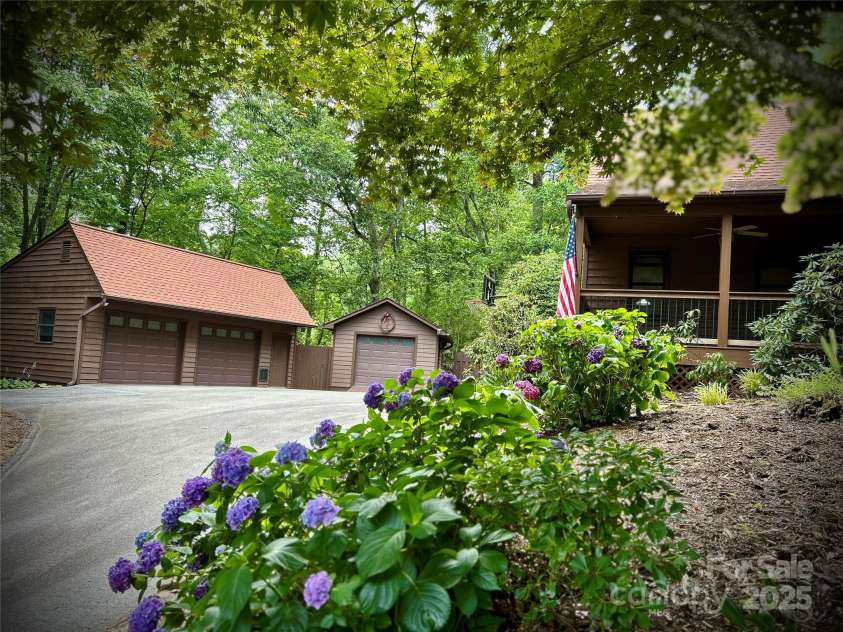 1952 Davis Mountain Road, Hendersonville, NC 28739.  MLS# CAR4274702, YatesRealty ID 27019. 