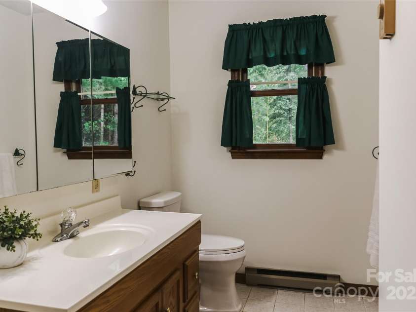 1952 Davis Mountain Road, Hendersonville, NC 28739.  MLS# CAR4274702, YatesRealty ID 27019. 