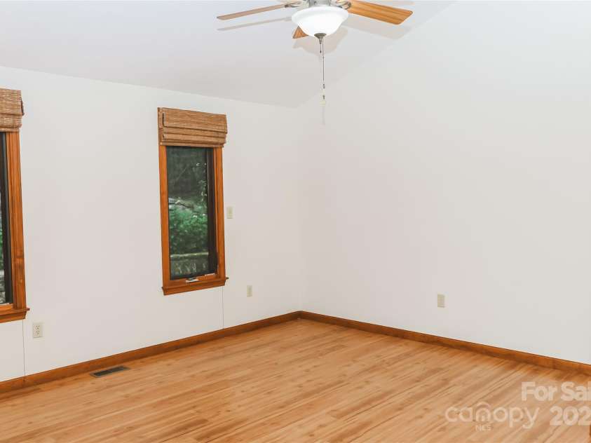 1952 Davis Mountain Road, Hendersonville, NC 28739.  MLS# CAR4274702, YatesRealty ID 27019. 