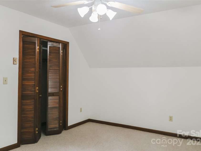 1952 Davis Mountain Road, Hendersonville, NC 28739.  MLS# CAR4274702, YatesRealty ID 27019. 