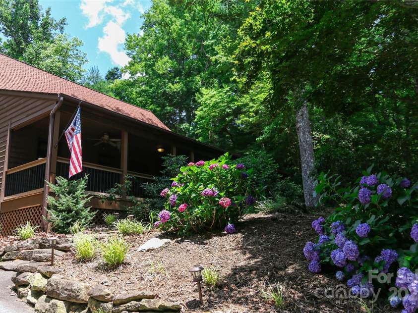 1952 Davis Mountain Road, Hendersonville, NC 28739.  MLS# CAR4274702, YatesRealty ID 27019. 