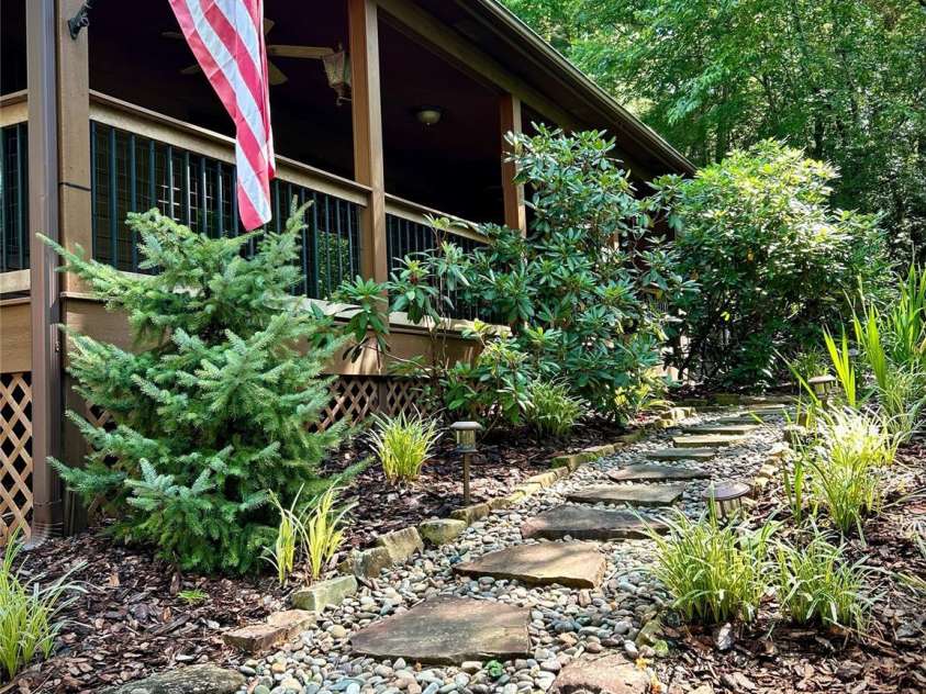 1952 Davis Mountain Road, Hendersonville, NC 28739.  MLS# CAR4274702, YatesRealty ID 27019. 
