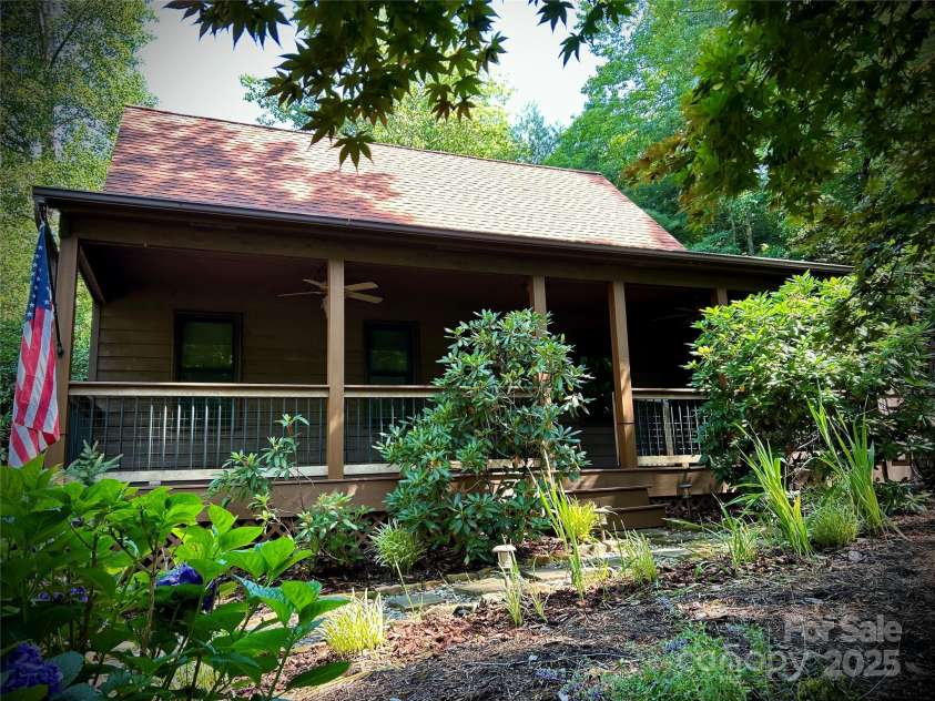 1952 Davis Mountain Road, Hendersonville, NC 28739.  MLS# CAR4274702, YatesRealty ID 27019. 