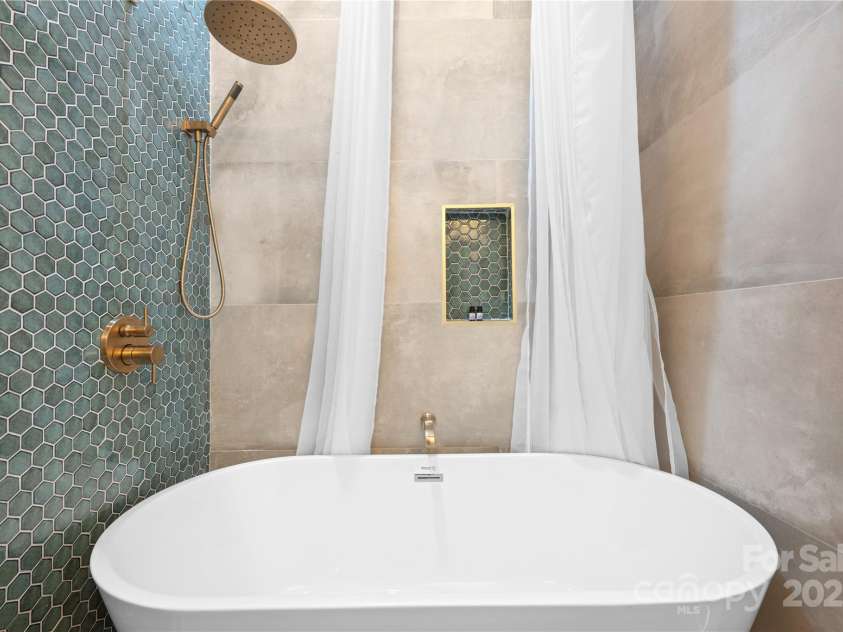 1075 Center Court Drive, Boone, NC 28605.  MLS# CAR4313256, YatesRealty ID 2702. 2nd suite on main level