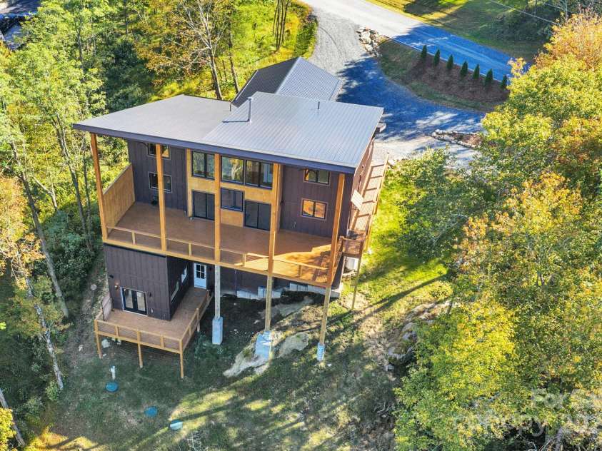 1075 Center Court Drive, Boone, NC 28605.  MLS# CAR4313256, YatesRealty ID 2702. 