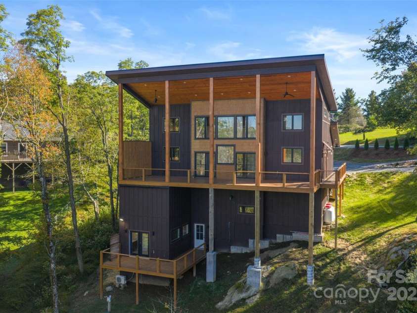 1075 Center Court Drive, Boone, NC 28605.  MLS# CAR4313256, YatesRealty ID 2702. 