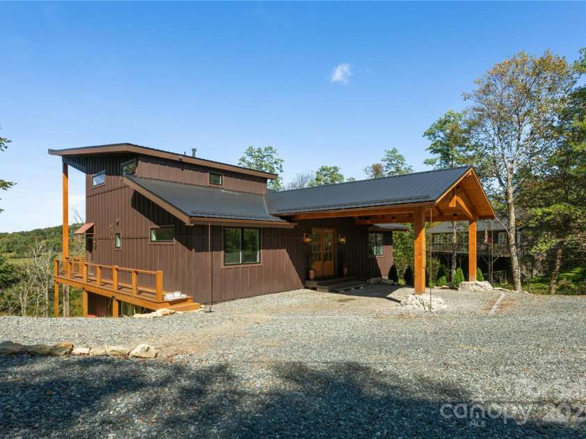 1075 Center Court Drive, Boone, NC 28605.  MLS# CAR4313256, YatesRealty ID 2702. 