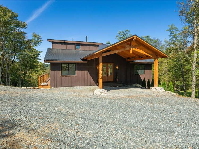 1075 Center Court Drive, Boone, NC 28605.  MLS# CAR4313256, YatesRealty ID 2702. 