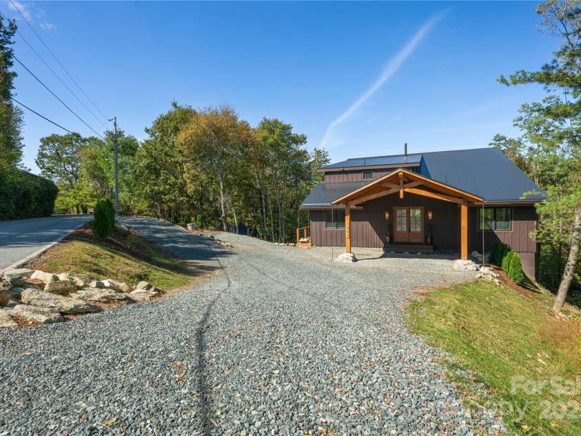 1075 Center Court Drive, Boone, NC 28605.  MLS# CAR4313256, YatesRealty ID 2702. 