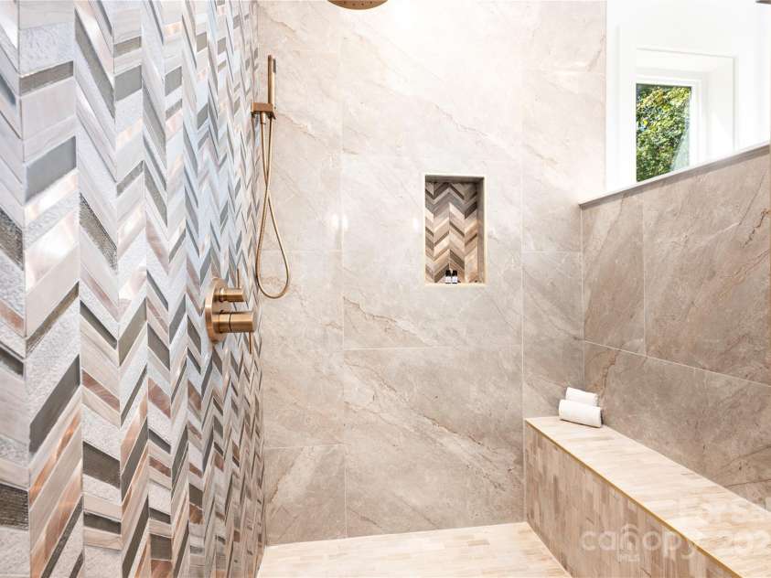 1075 Center Court Drive, Boone, NC 28605.  MLS# CAR4313256, YatesRealty ID 2702. Main-level primary suite