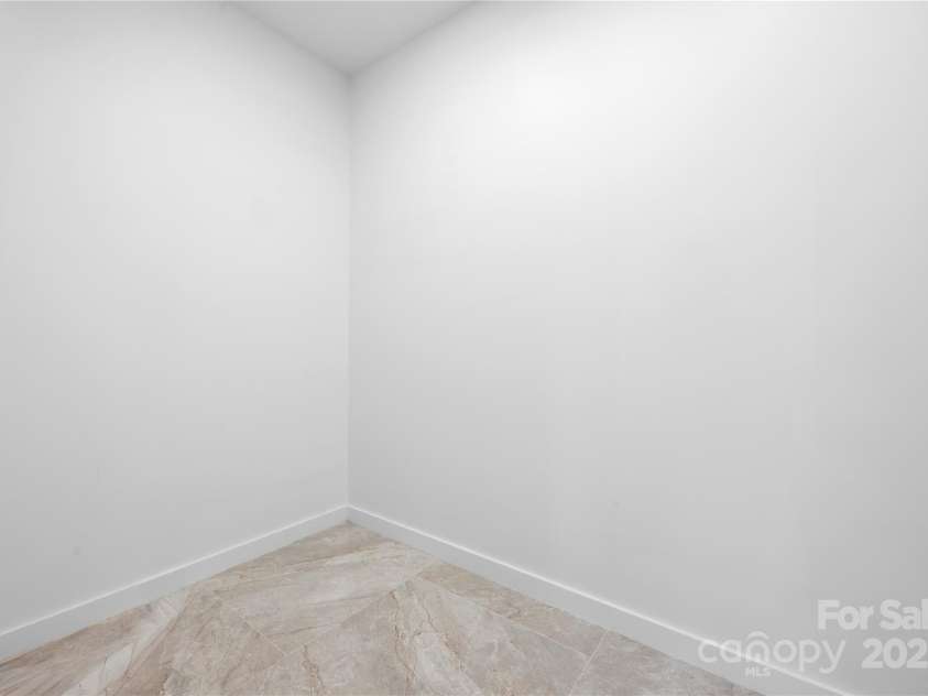 1075 Center Court Drive, Boone, NC 28605.  MLS# CAR4313256, YatesRealty ID 2702. Main-level primary suite - one of two walk-in closets