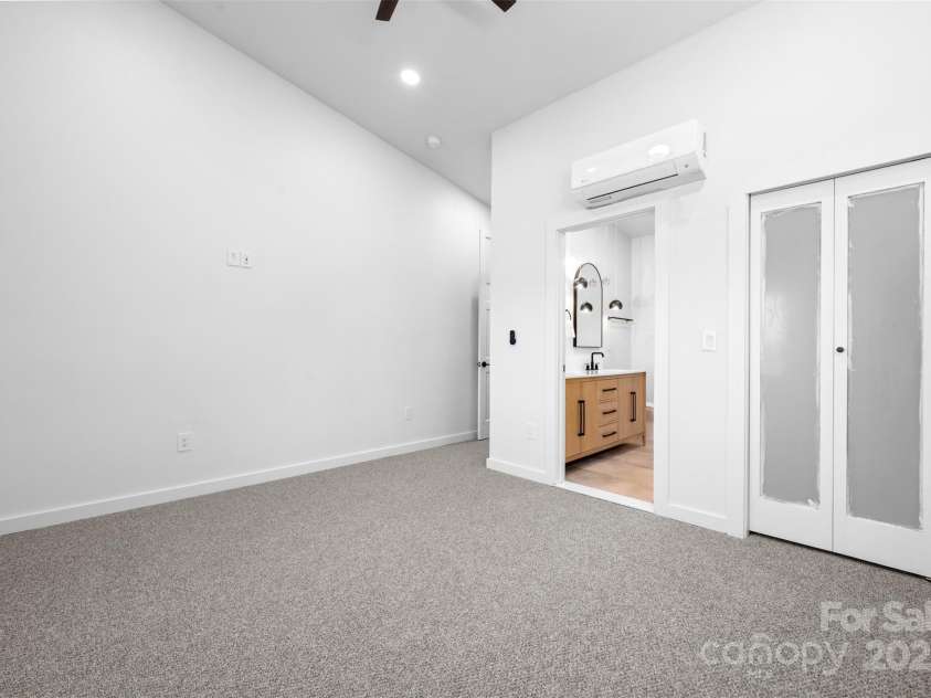 1075 Center Court Drive, Boone, NC 28605.  MLS# CAR4313256, YatesRealty ID 2702. Upper-level suite