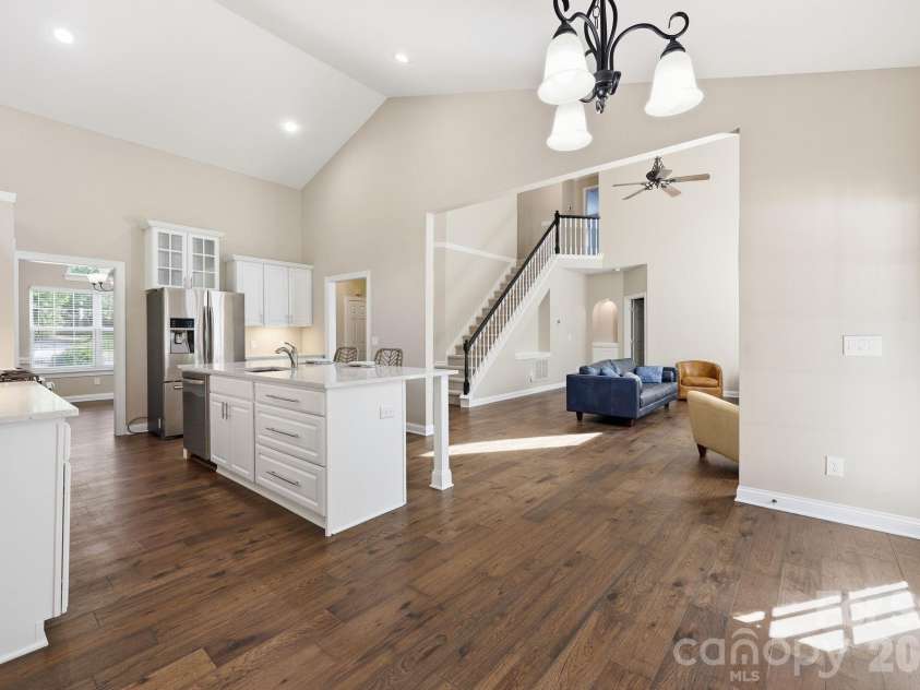 15704 Framingham Lane, Huntersville, NC 28078.  MLS# CAR4384574, YatesRealty ID 27020. Breakfast area with flexible dining space