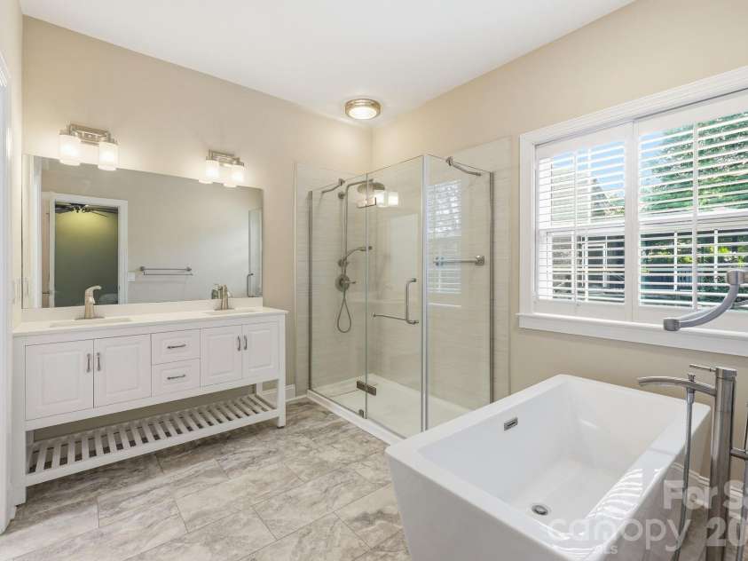 15704 Framingham Lane, Huntersville, NC 28078.  MLS# CAR4384574, YatesRealty ID 27020. Primary bath with dual vanity and soaking tub