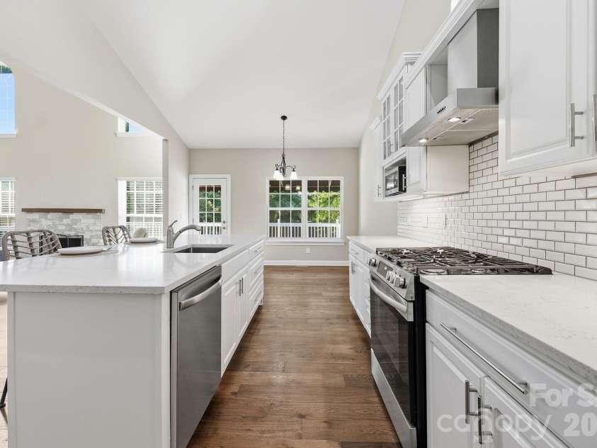 15704 Framingham Lane, Huntersville, NC 28078.  MLS# CAR4384574, YatesRealty ID 27020. Secondary kitchen view with prep space