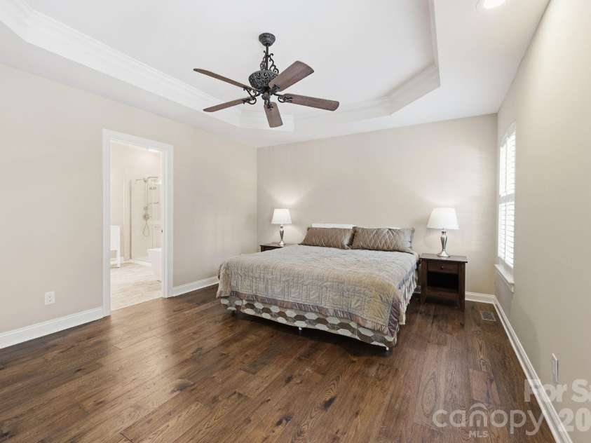 15704 Framingham Lane, Huntersville, NC 28078.  MLS# CAR4384574, YatesRealty ID 27020. Spacious primary suite