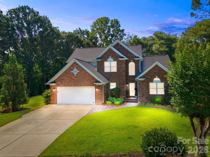 15704 Framingham Lane, Huntersville, NC 28078.  MLS# CAR4384574, YatesRealty ID 27020. Twilight exterior view
