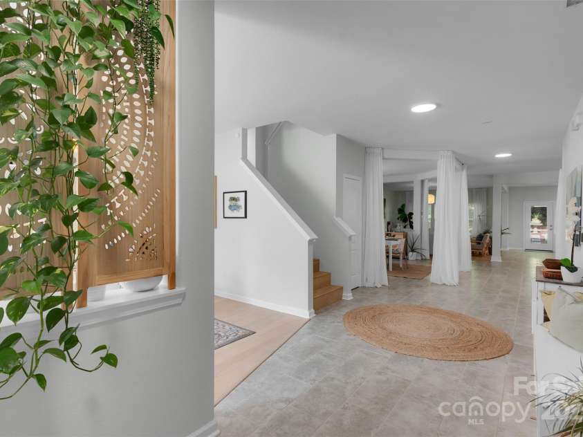 2926 Royal Fern Lane, Charlotte, NC 28215.  MLS# CAR4273408, YatesRealty ID 27020. 