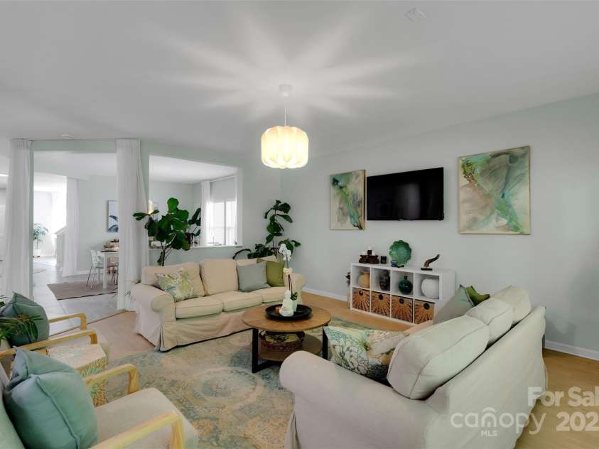 2926 Royal Fern Lane, Charlotte, NC 28215.  MLS# CAR4273408, YatesRealty ID 27020. 