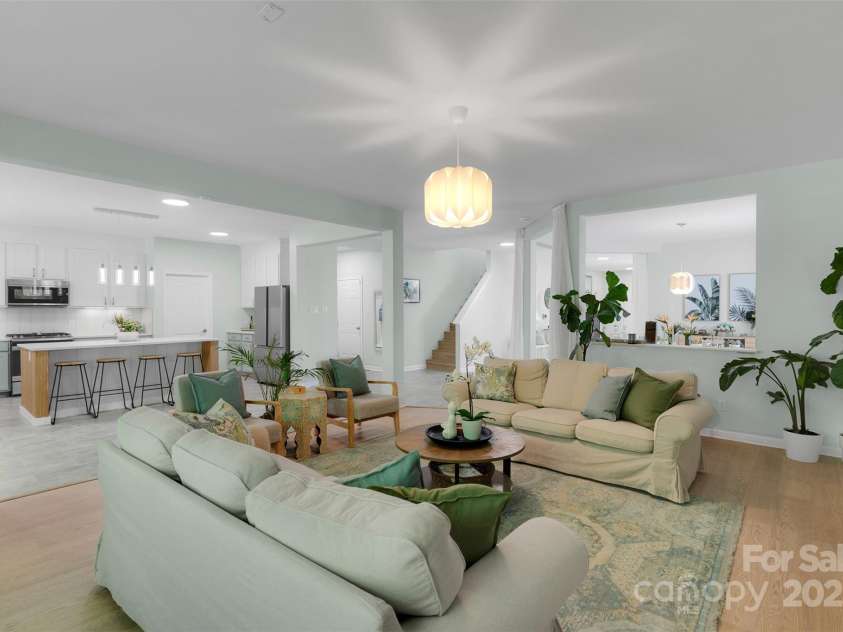 2926 Royal Fern Lane, Charlotte, NC 28215.  MLS# CAR4273408, YatesRealty ID 27020. 