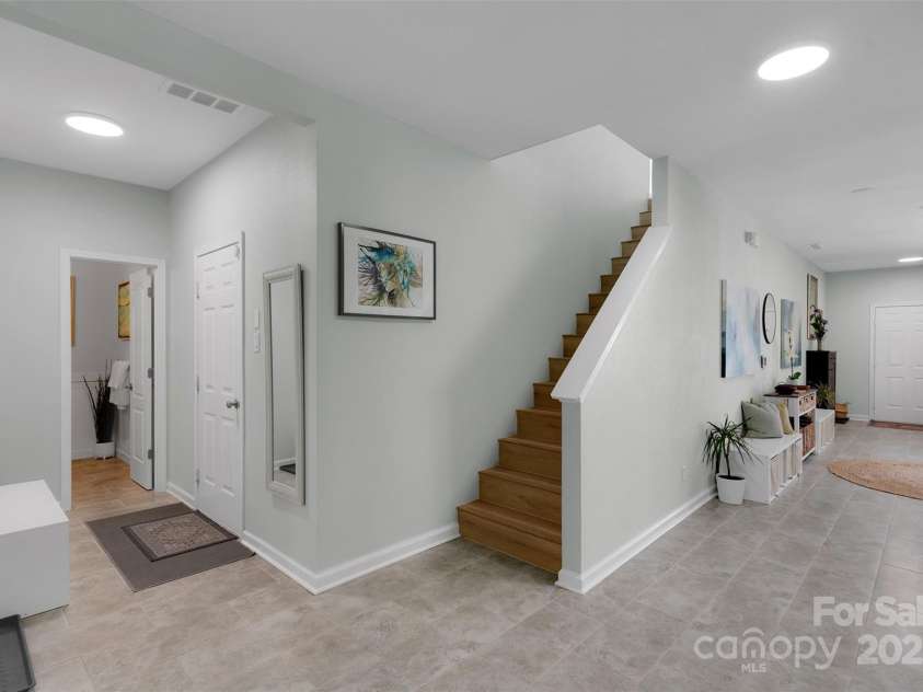 2926 Royal Fern Lane, Charlotte, NC 28215.  MLS# CAR4273408, YatesRealty ID 27020. 