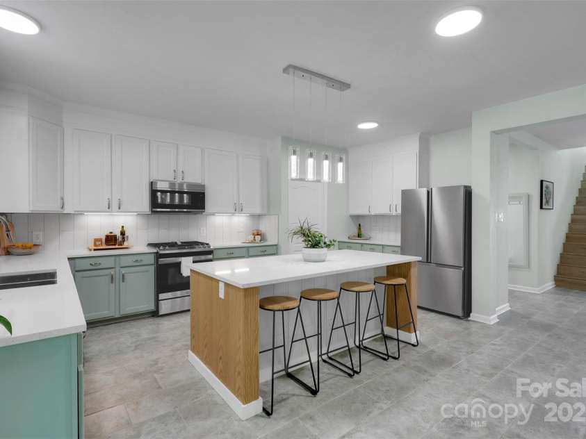 2926 Royal Fern Lane, Charlotte, NC 28215.  MLS# CAR4273408, YatesRealty ID 27020. 