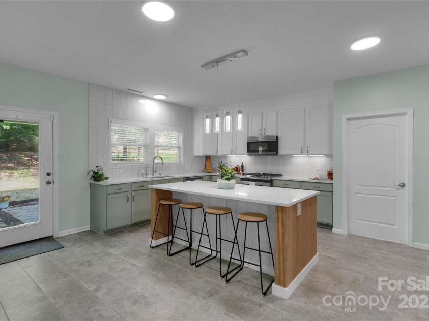 2926 Royal Fern Lane, Charlotte, NC 28215.  MLS# CAR4273408, YatesRealty ID 27020. 