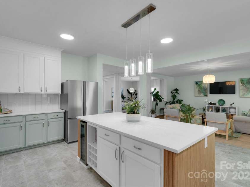 2926 Royal Fern Lane, Charlotte, NC 28215.  MLS# CAR4273408, YatesRealty ID 27020. 