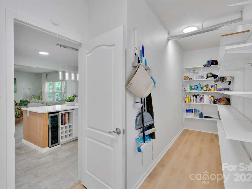 2926 Royal Fern Lane, Charlotte, NC 28215.  MLS# CAR4273408, YatesRealty ID 27020. 