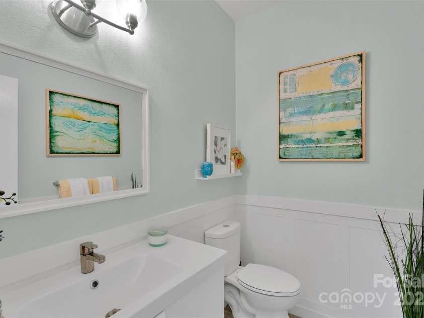 2926 Royal Fern Lane, Charlotte, NC 28215.  MLS# CAR4273408, YatesRealty ID 27020. 