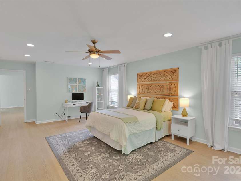 2926 Royal Fern Lane, Charlotte, NC 28215.  MLS# CAR4273408, YatesRealty ID 27020. 