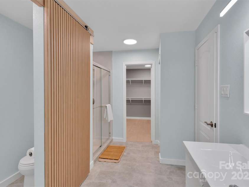 2926 Royal Fern Lane, Charlotte, NC 28215.  MLS# CAR4273408, YatesRealty ID 27020. 