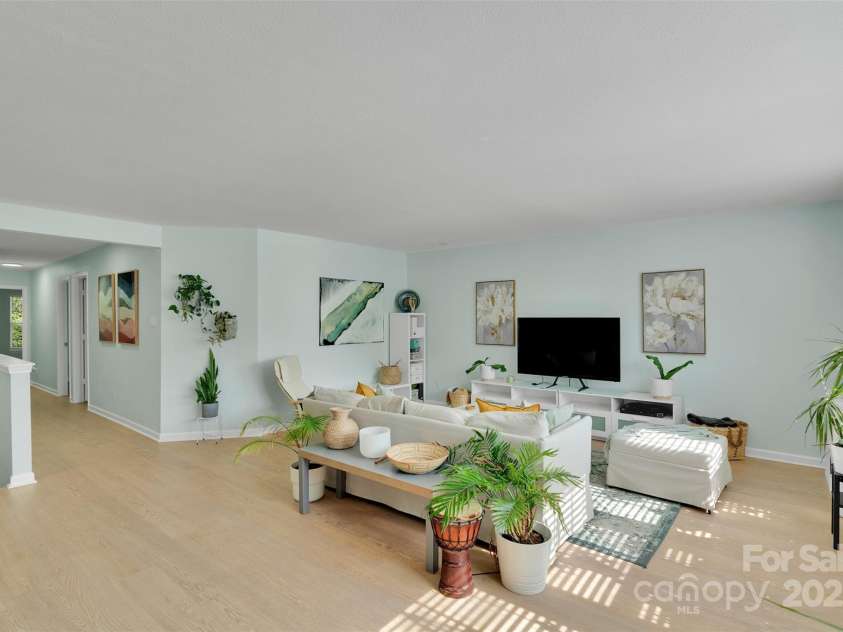 2926 Royal Fern Lane, Charlotte, NC 28215.  MLS# CAR4273408, YatesRealty ID 27020. 