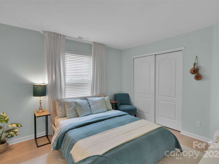 2926 Royal Fern Lane, Charlotte, NC 28215.  MLS# CAR4273408, YatesRealty ID 27020. 