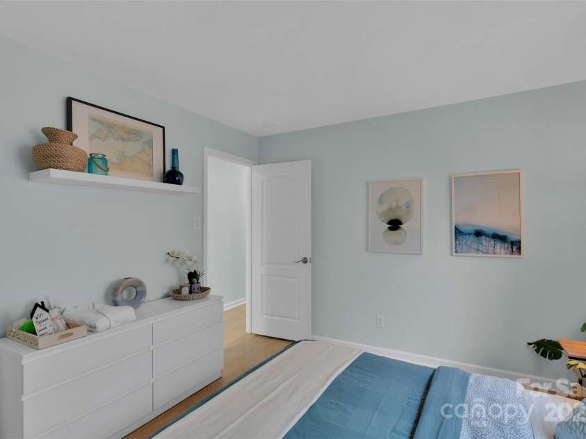 2926 Royal Fern Lane, Charlotte, NC 28215.  MLS# CAR4273408, YatesRealty ID 27020. 