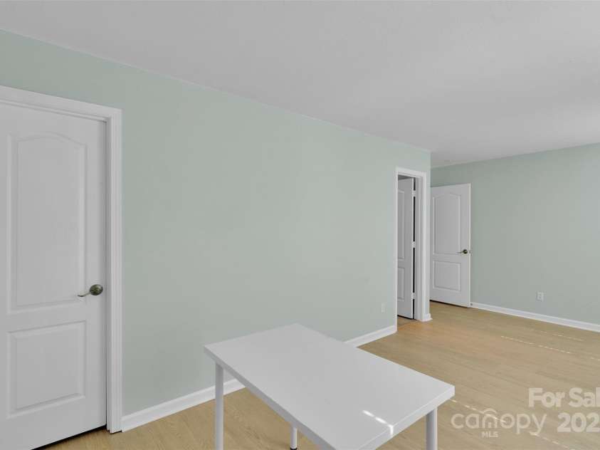 2926 Royal Fern Lane, Charlotte, NC 28215.  MLS# CAR4273408, YatesRealty ID 27020. 