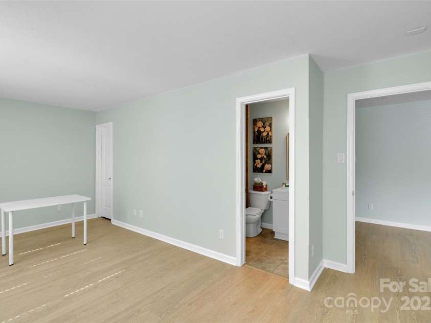 2926 Royal Fern Lane, Charlotte, NC 28215.  MLS# CAR4273408, YatesRealty ID 27020. 