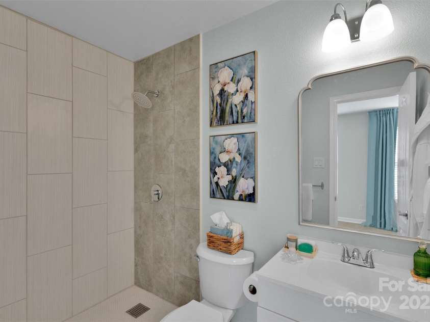 2926 Royal Fern Lane, Charlotte, NC 28215.  MLS# CAR4273408, YatesRealty ID 27020. 