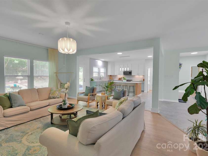 2926 Royal Fern Lane, Charlotte, NC 28215.  MLS# CAR4273408, YatesRealty ID 27020. 